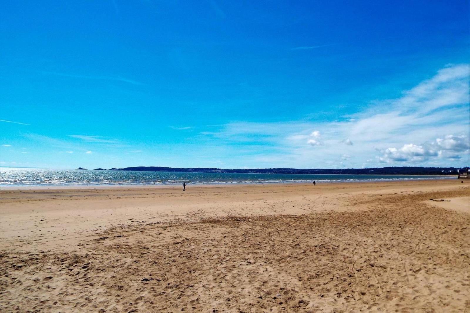Holiday Home Swansea Apartment *