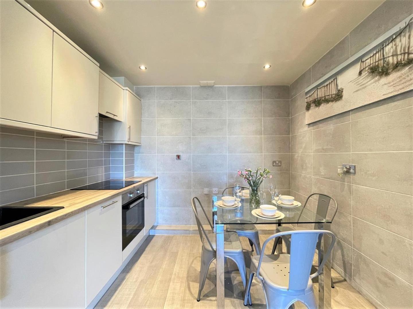 Apartment Holiday Home Swansea *